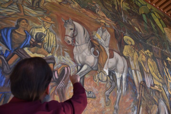Conoce la historia de Michoacán a través de los murales de Zalce